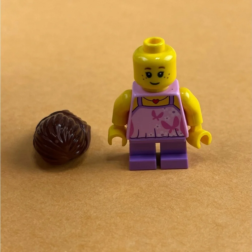 LEGO City Town Minifigure Girls Set 31067 Modular Poolside Holiday twn297 2”